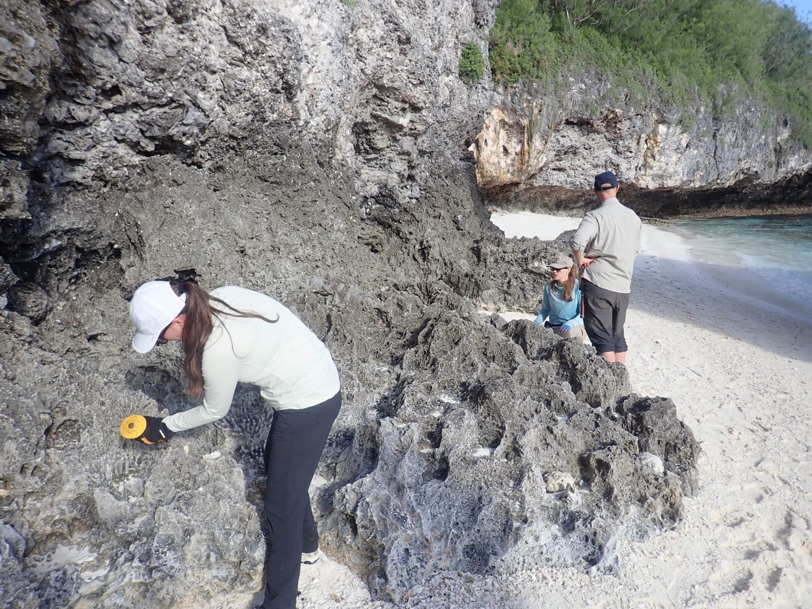 Araoa possible Holocene patch reef: A darker coral patch may be a small early Holocene reef sheltered behind a large boulder.