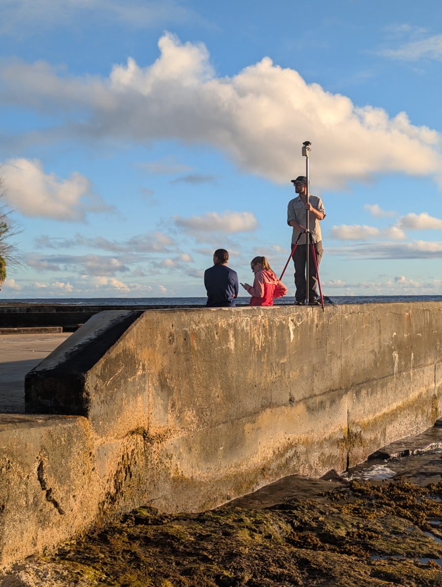 Mauke gauge concrete reference: The team measured the height from the tide gauge to the concrete reference above it.